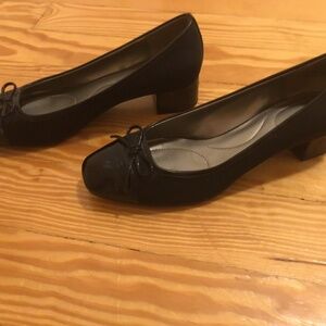 Bandolino Black Pumps - Suede with Patent Toe - Size 8M - Never Worn